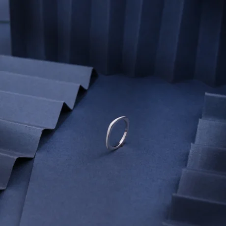ALENCIA Sleek Square-Edge Band