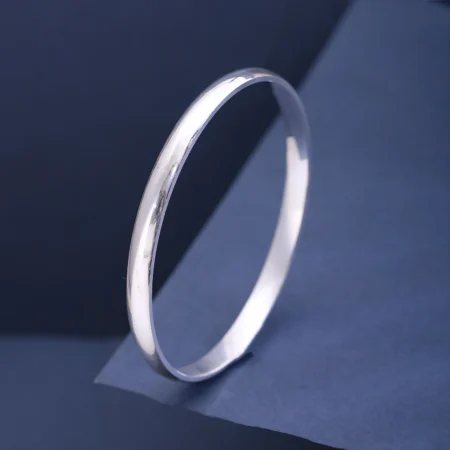 The Alencia Urban Sleek Silver Bangle