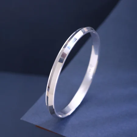 The Alencia Urban Beveled Edge Silver Bangle